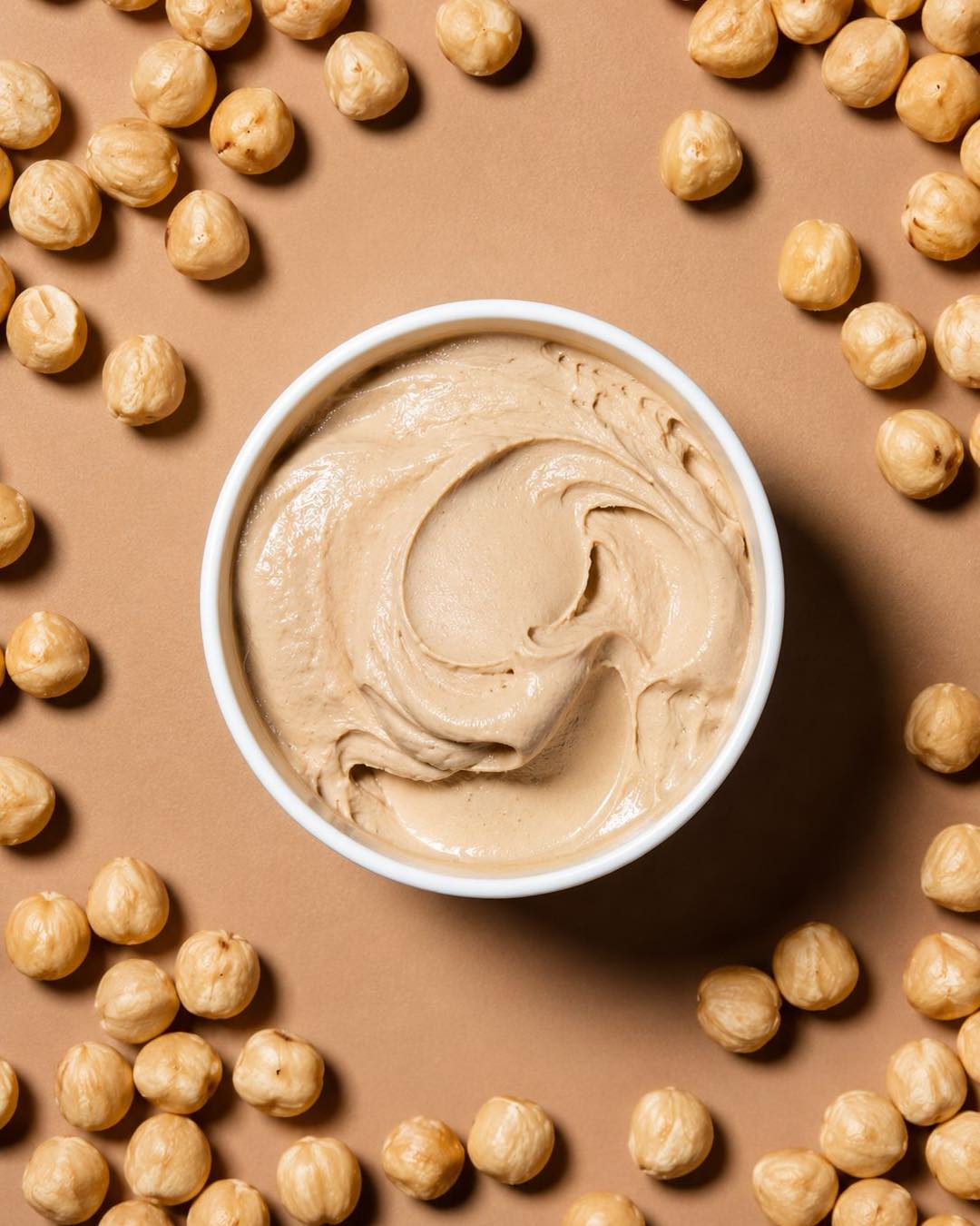 Gelato alla nocciola con nocciole