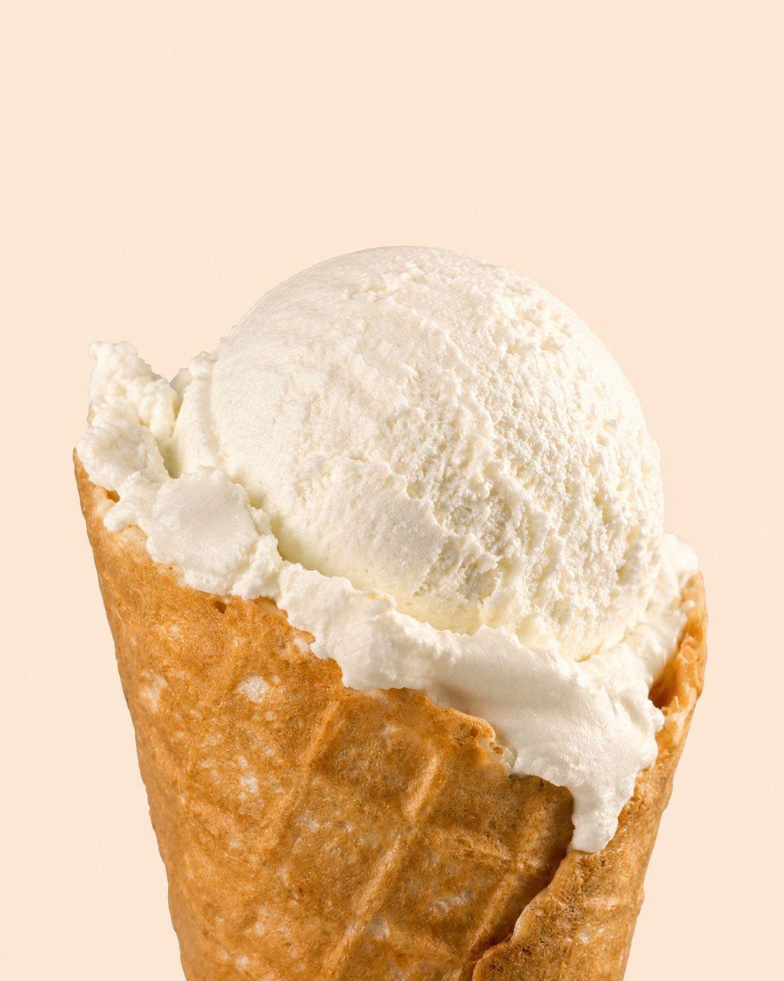 Cono con gelato bianco