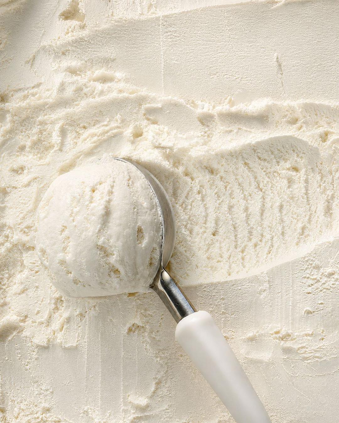Gelato bianco con porzionatore